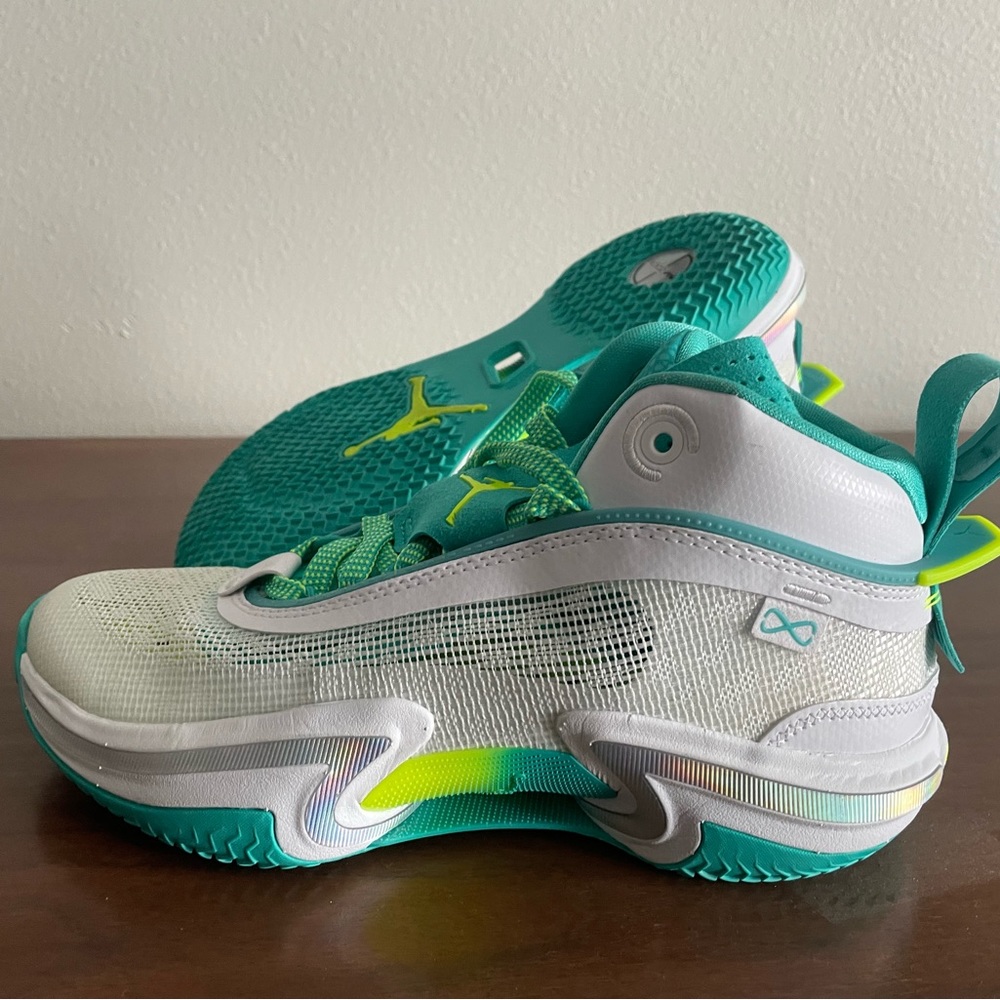 Kyrie infinity basketball shoes.